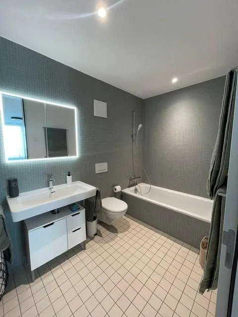 Eleganz trifft Funktionalität: Neubau 3.5-Zimmerwohnung in Bülach – Foto 9 von 11
