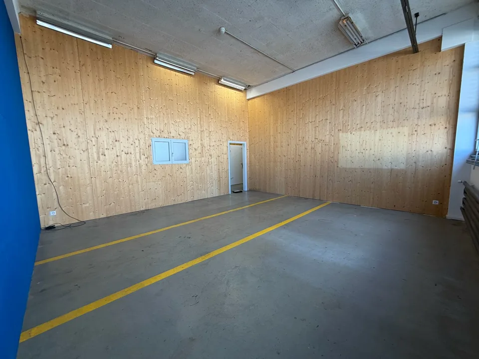 Charmantes Büro in alter Fabrikhalle – Foto 4 von 17