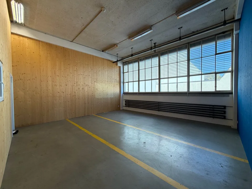 Charmantes Büro in alter Fabrikhalle – Foto 3 von 17