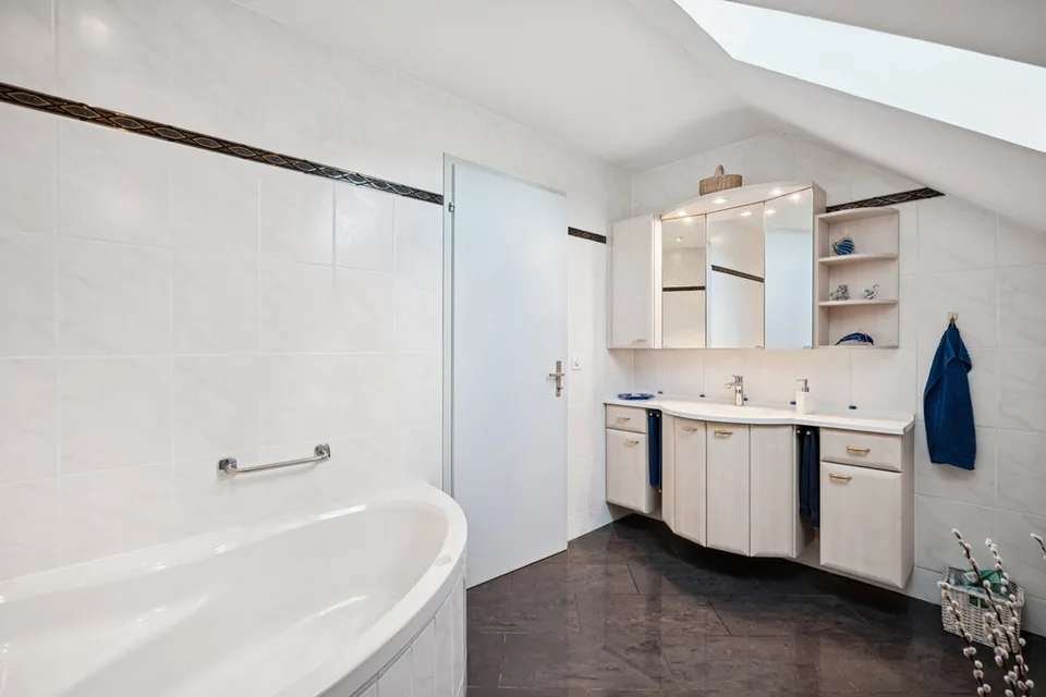 Appartamento in proprietà di 5,5 locali in mansarda con vista – foto 9 di 12