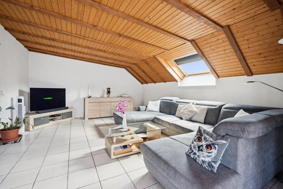 Appartamento in proprietà di 5,5 locali in mansarda con vista – foto 3 di 12