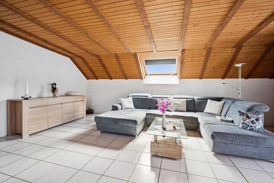 Appartamento in proprietà di 5,5 locali in mansarda con vista – foto 2 di 12