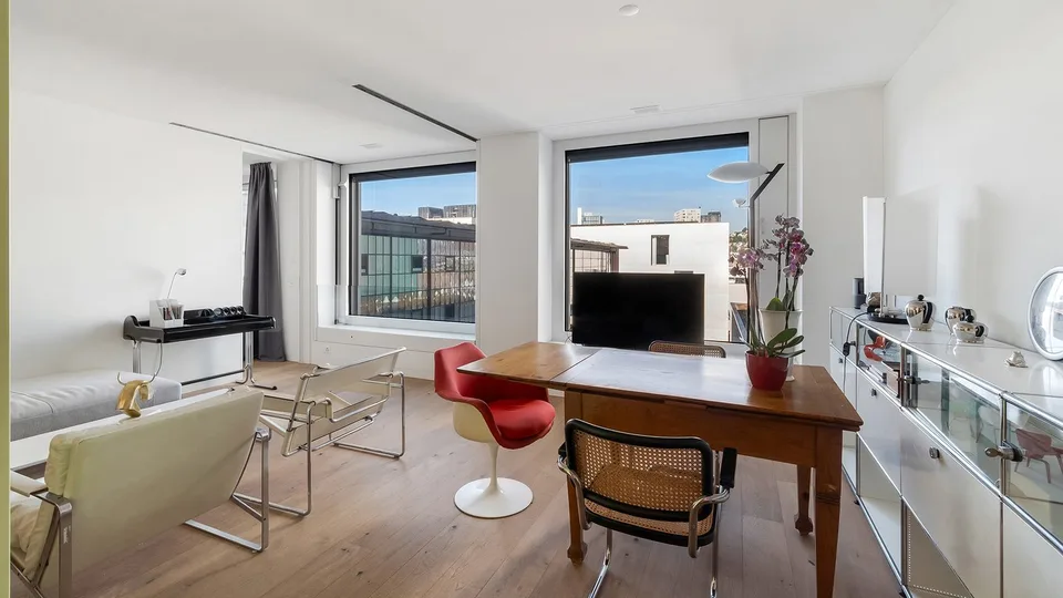 Appassionati di design e architettura, attenzione! Appartamento da sogno a Löwenbräu – foto 5 di 13