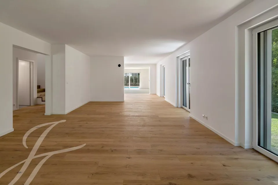 Ein paar Schritte vom Ufer des Sees entfernt: Renovierte Villa mit Swimmingpool – Foto 13 von 13
