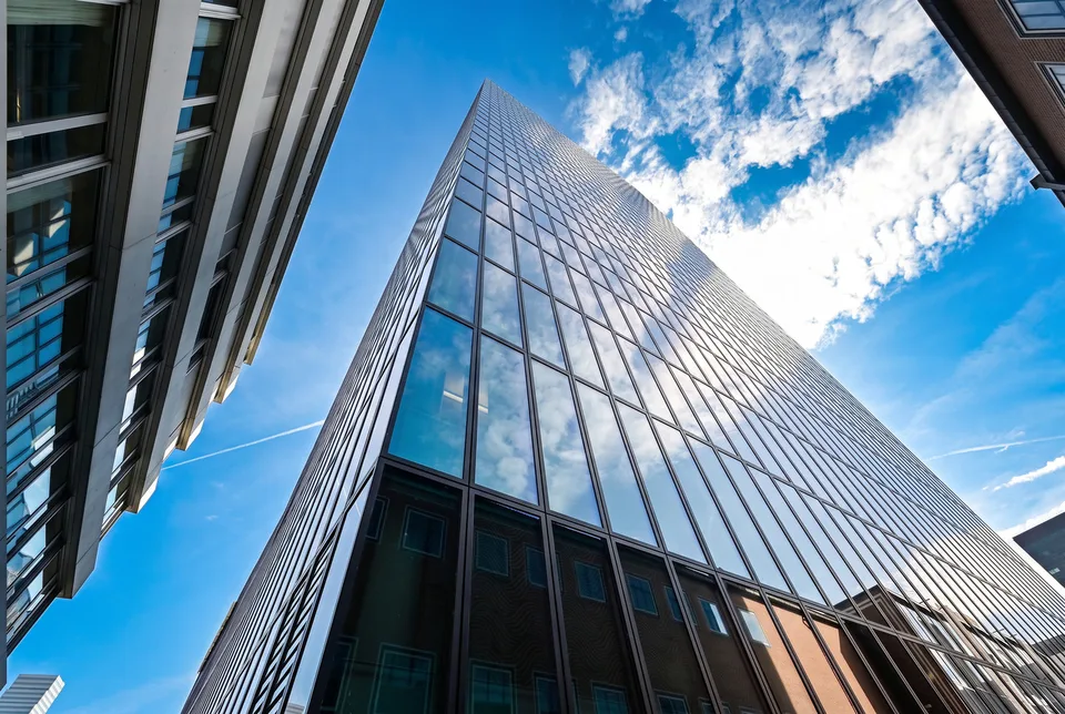SKYLINE. EXCLUSIVE. BUSINESS. – Foto 2 von 13