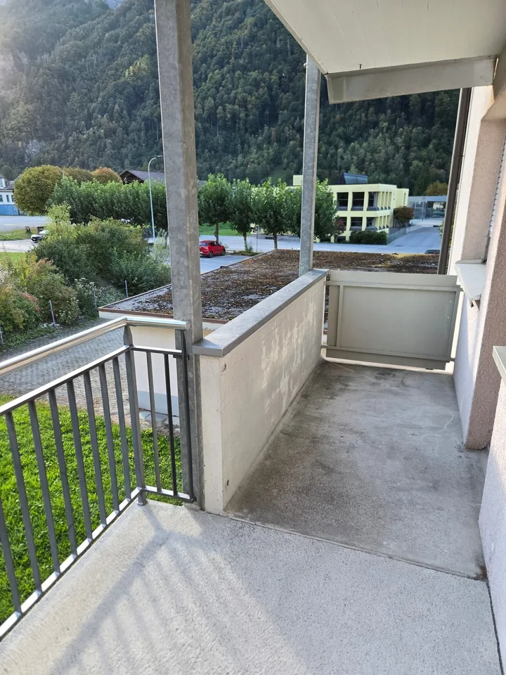Appartement spacieux 5 pièces avec balcon et belle vue à Linthal – photo 12 sur 14