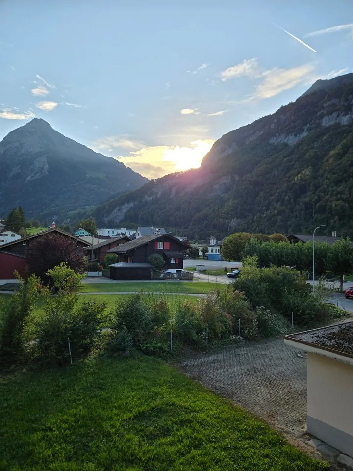 Appartement spacieux 5 pièces avec balcon et belle vue à Linthal – photo 13 sur 14