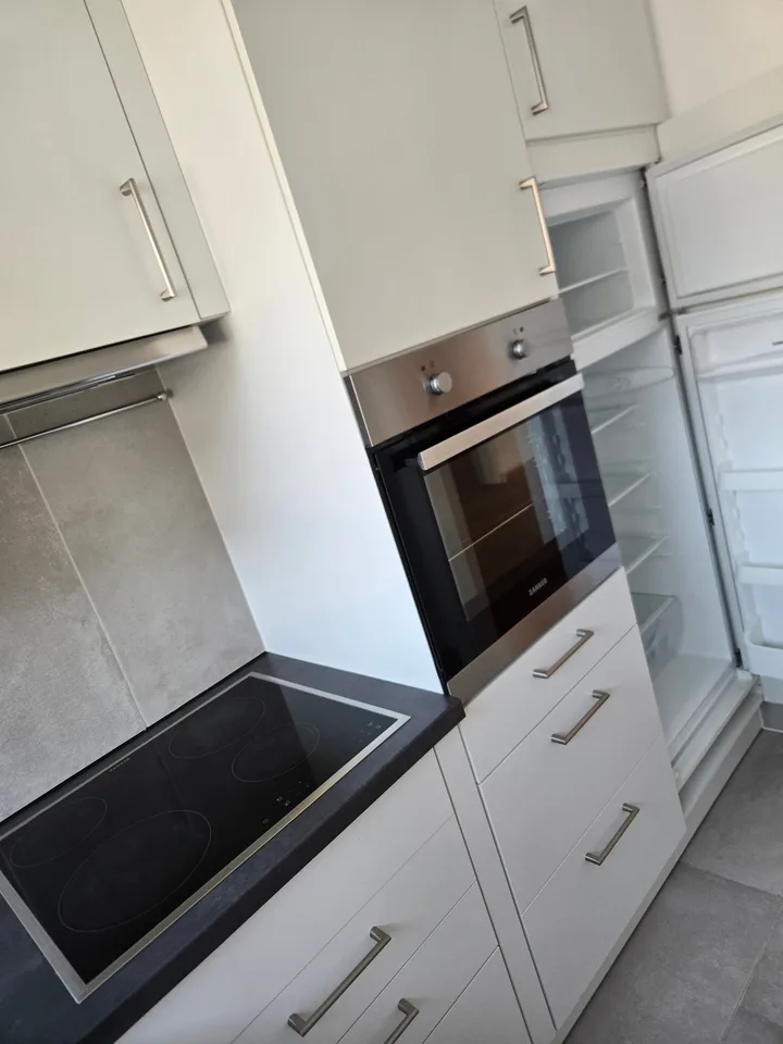 Appartement spacieux 5 pièces avec balcon et belle vue à Linthal – photo 2 sur 14