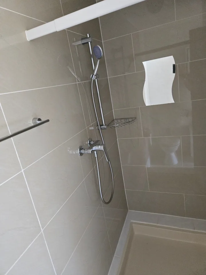Appartement spacieux 5 pièces avec balcon et belle vue à Linthal – photo 11 sur 14