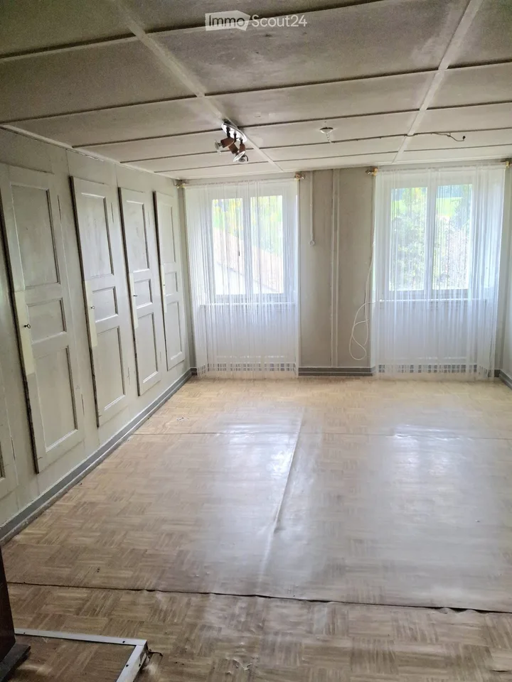 Alte Jurassische Farm mit 17 Garagen und 2 Wohnungen – Foto 14 von 16
