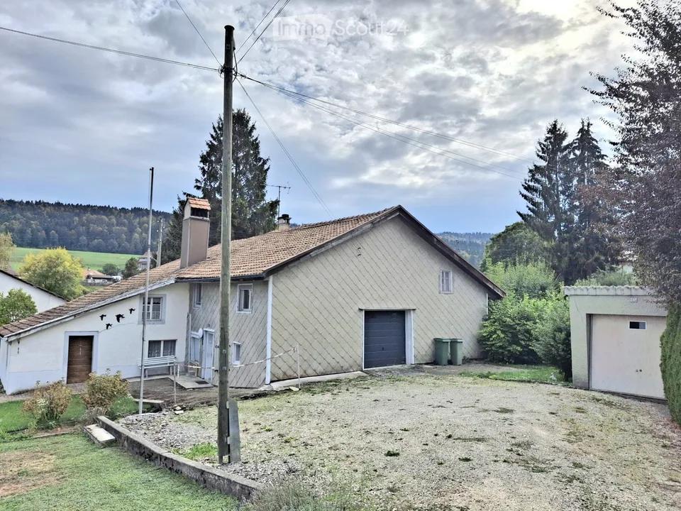 Alte Jurassische Farm mit 17 Garagen und 2 Wohnungen – Foto 3 von 16