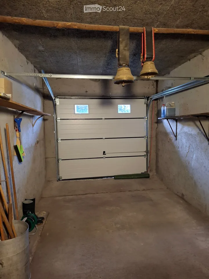 Alte Jurassische Farm mit 17 Garagen und 2 Wohnungen – Foto 5 von 16