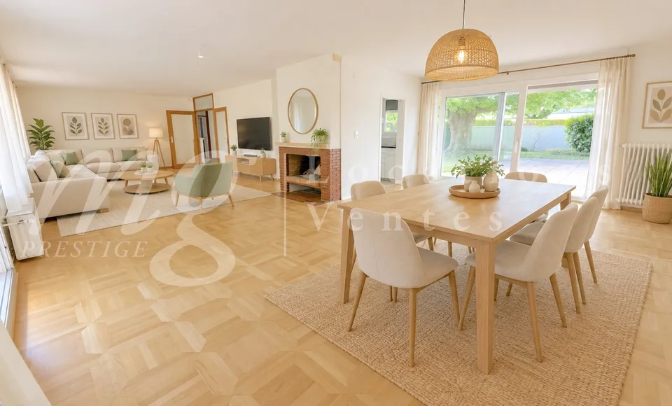 GRANDE CASA INDIVIDUALE DI 8 LOCALI -- BELLISSIMO GIARDINO RECINTATO CON ALBERI E PISCINA NUOVA – foto 2 di 13