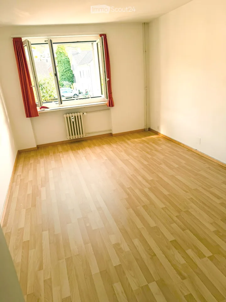 Charmante 3-Zimmer-Wohnung mit Südbalkon, Blick ins Grüne & Carport in Pratteln – Foto 6 von 11