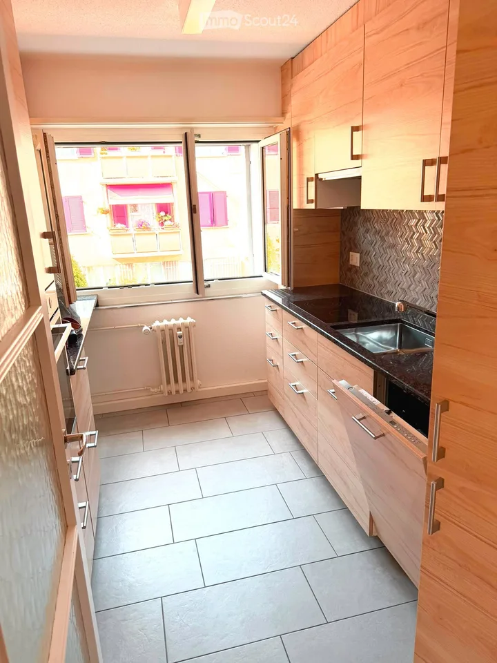 Charmante 3-Zimmer-Wohnung mit Südbalkon, Blick ins Grüne & Carport in Pratteln – Foto 2 von 11