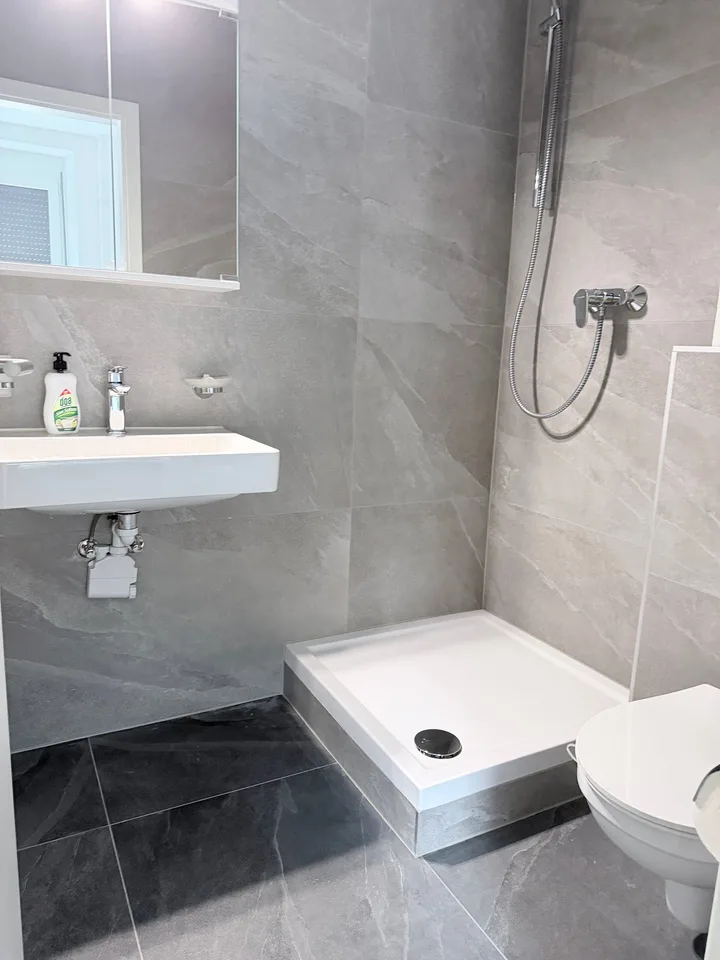 Studio moderne à Bienne – disponible immédiatement – photo 18 sur 20