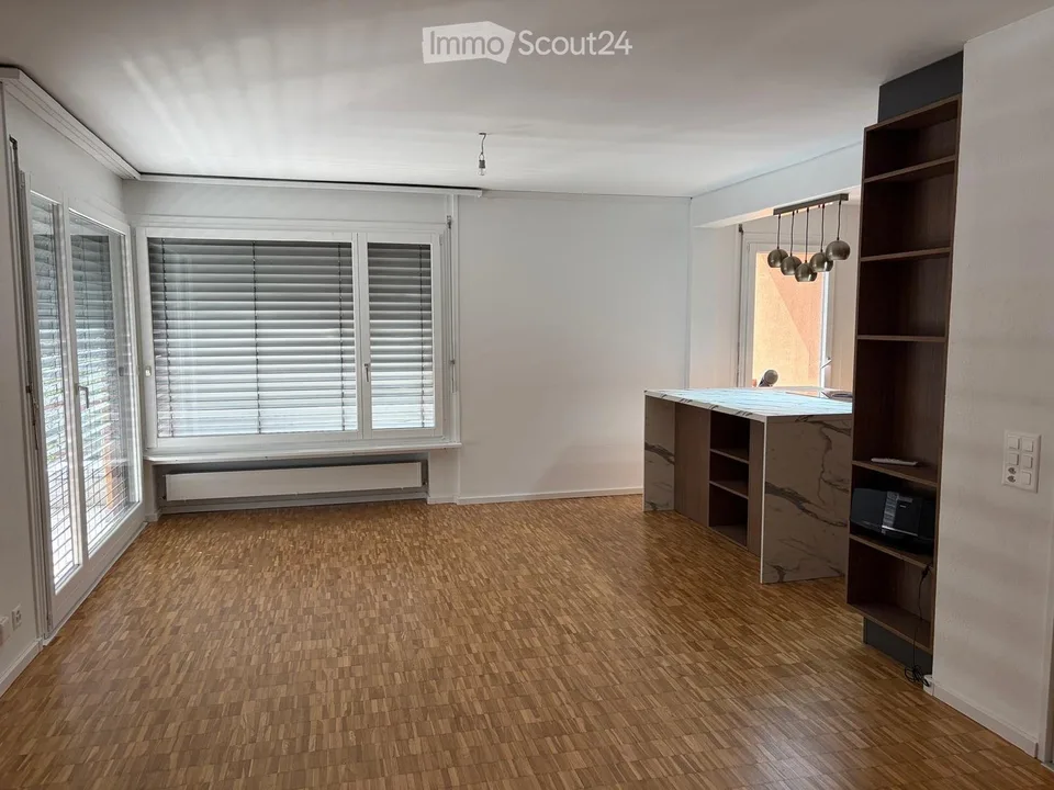 Geräumige 4,5-Zimmer-Wohnung in Giubiasco – Foto 2 von 5