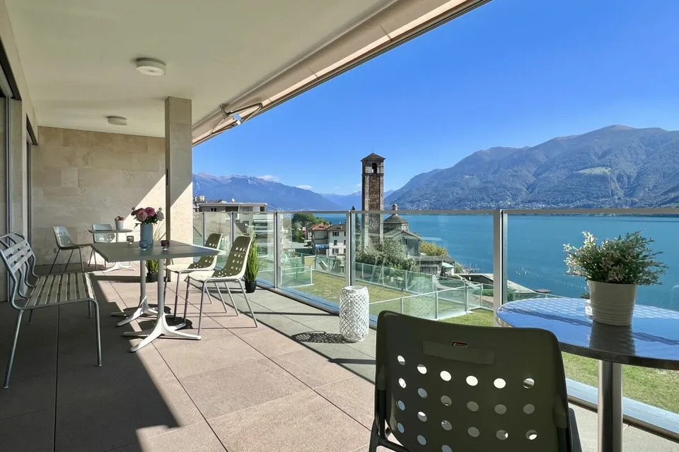 Vivere con eleganza sul Lago Maggiore - una spettacolare vista panoramica a 180° – foto 4 di 30