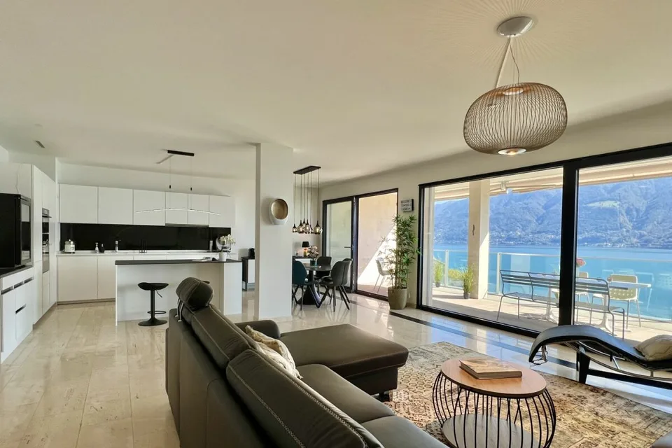Vivere con eleganza sul Lago Maggiore - una spettacolare vista panoramica a 180° – foto 3 di 30