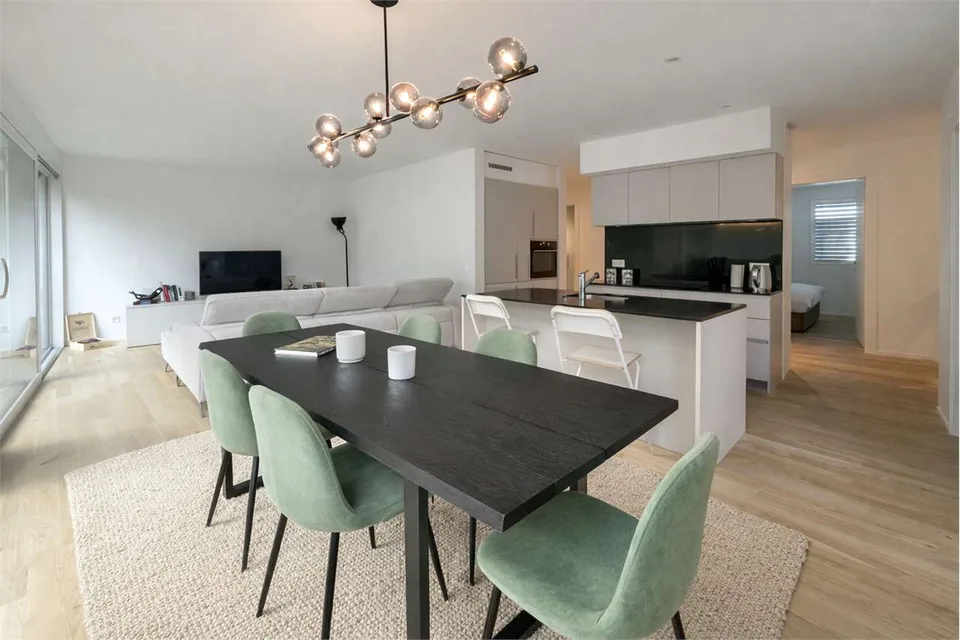 Pedrinate - Elegant 4.5 Zimmerwohnung eingerichtet und umgeben von Grün – Foto 3 von 12