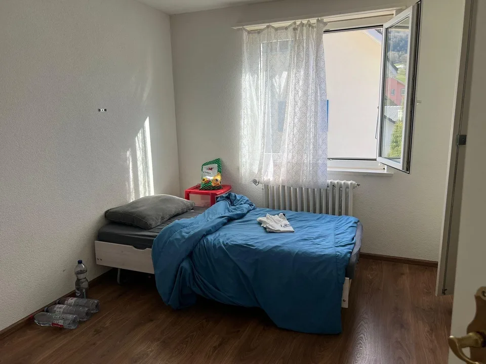 Einfamilienhaus mit Lagerraum & Reserve Land für DEFH in Balsthal – foto 6 di 7