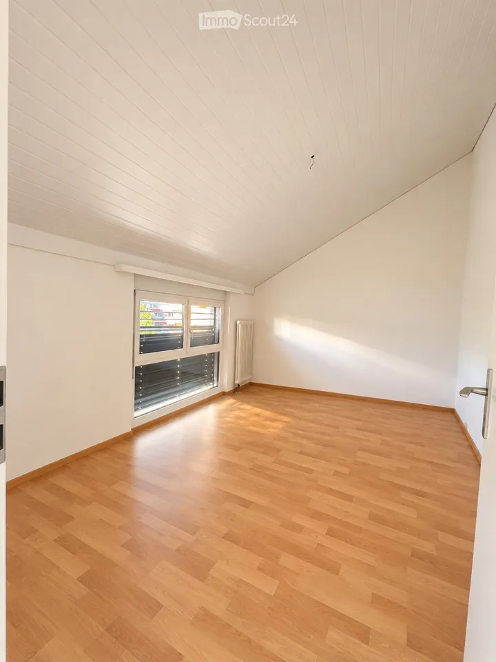 2,5 Zimmer hell und frisch renoviert mit Balkon – Foto 2 von 5