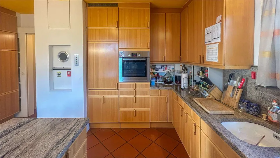 ELEGANTE VILLA CON GIARDINO IN ZONA STRATEGICA – foto 5 di 12
