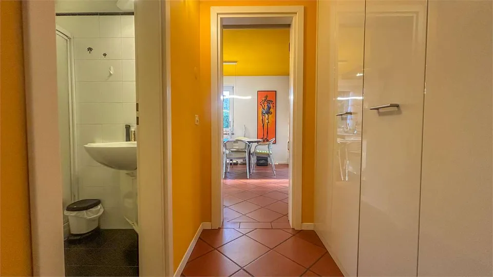 ELEGANTE VILLA CON GIARDINO IN ZONA STRATEGICA – foto 7 di 12