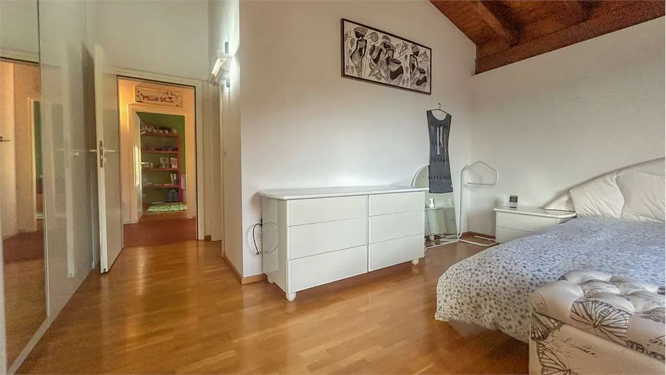 ELEGANTE VILLA CON GIARDINO IN ZONA STRATEGICA – foto 8 di 12