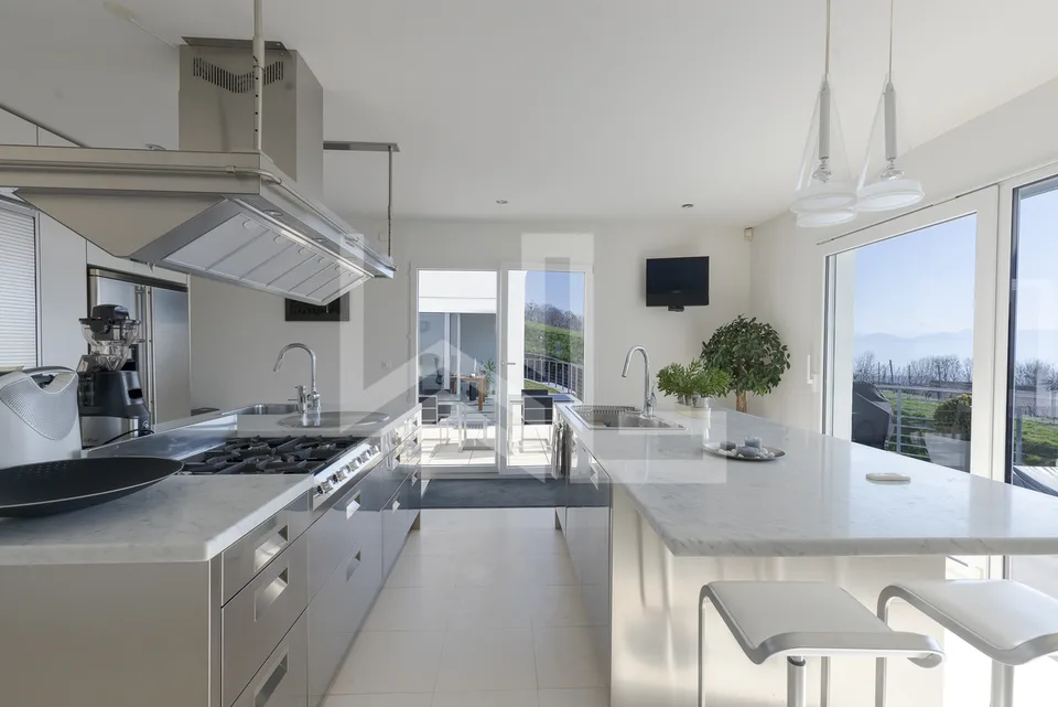 Villa contemporanea eccezionale con panorama spettacolare sul lago – foto 5 di 11