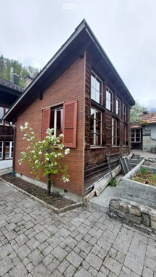 Maison d'habitation charmante avec 2 unités d'habitation dans un cadre idyllique à Brienz BE – photo 2 sur 11