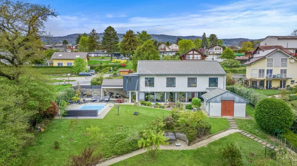 Bellissima villa familiare, piscina e vista sulle alture di Gland – foto 2 di 14