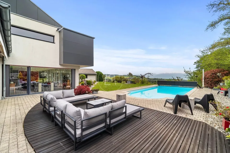 Bellissima villa familiare, piscina e vista sulle alture di Gland – foto 5 di 14