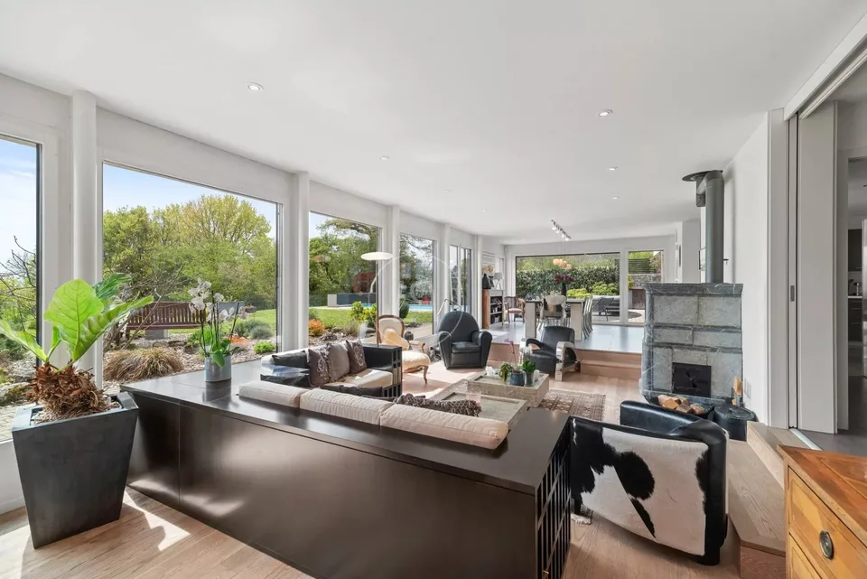 Bellissima villa familiare, piscina e vista sulle alture di Gland – foto 11 di 14