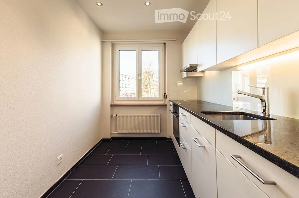Appartamento soleggiato di 5 locali con galleria a Ittigen – foto 3 di 12