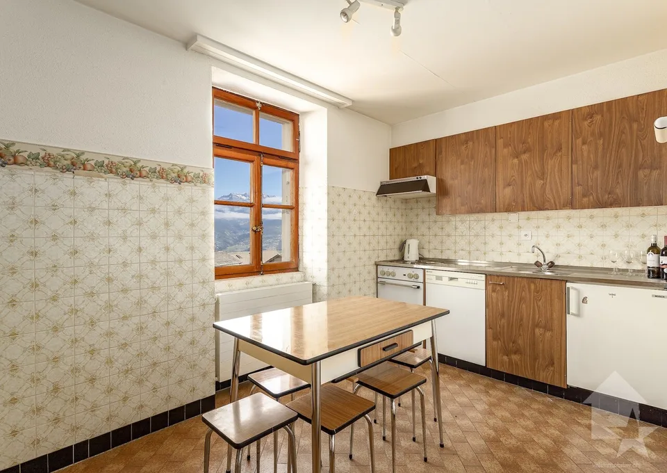 Casa di villaggio da ristrutturare, 10 locali + spazi commerciali, 400 m2 – foto 3 di 13