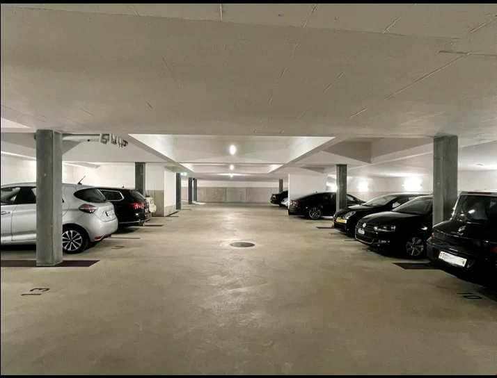 «Stationnement à la gare» – photo 2 sur 3
