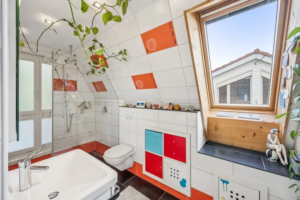 Charmantes Einfamilienhaus mit Garten an ruhiger Lage in Reinach – Foto 5 von 13