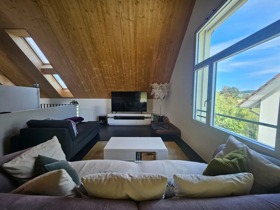 Delizioso appartamento 4.5 locali in maisonnette a Kirchberg – foto 2 di 14