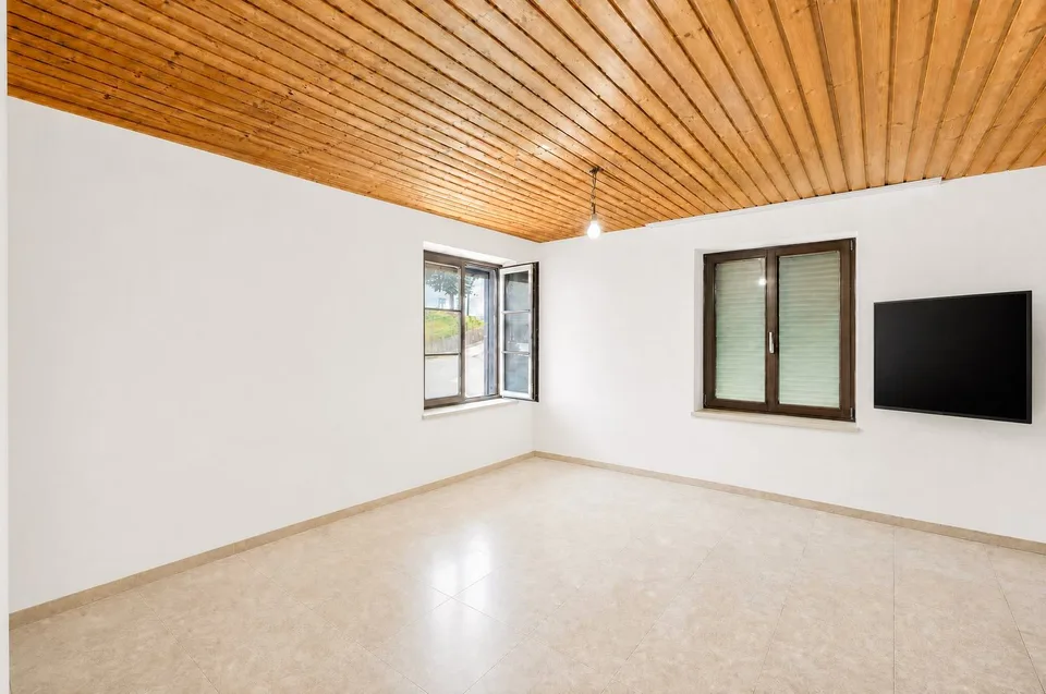 Maison familiale entièrement louée avec 5 appartements, 2 places de parking, 5,5% de rendement & potentiel de développement! – photo 5 sur 14