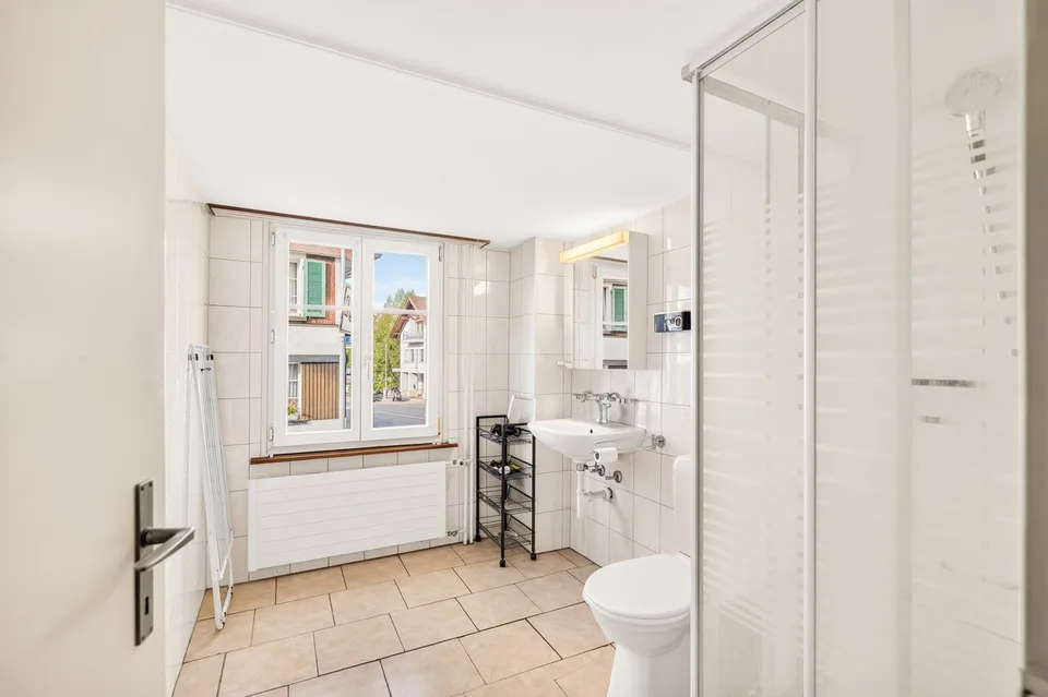 Maison familiale entièrement louée avec 5 appartements, 2 places de parking, 5,5% de rendement & potentiel de développement! – photo 11 sur 14