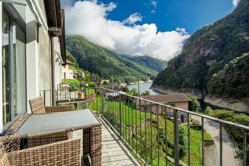 Appartamento duplex con splendida vista sul Lago di Vogorno – foto 9 di 12