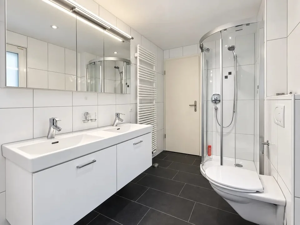 Grosszügiges Einfamilienhaus mit Pool und Garten in Füllinsdorf – Foto 8 von 13