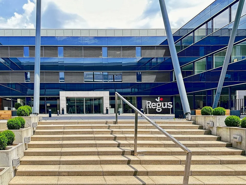 Bureau privé pour 5 à Regus Business Park – photo 2 sur 9