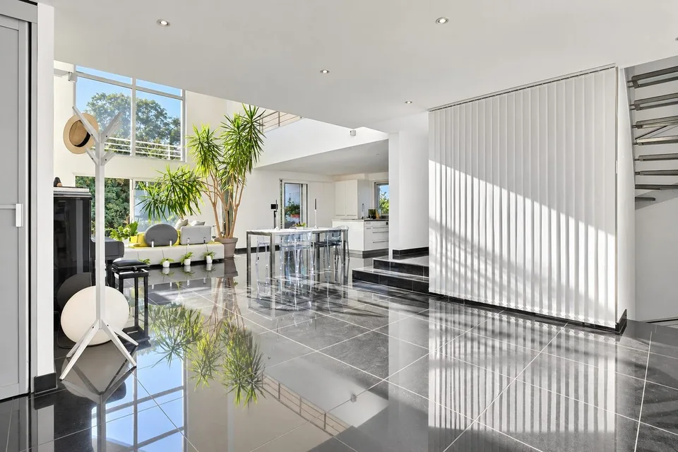 Außergewöhnliche Villa mit Lift und Innenpool – 5 Minuten von Basel – Foto 8 von 17