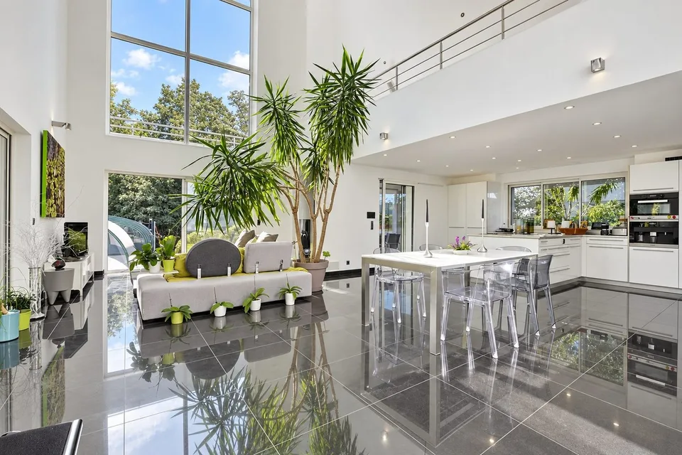 Außergewöhnliche Villa mit Lift und Innenpool – 5 Minuten von Basel – Foto 2 von 17