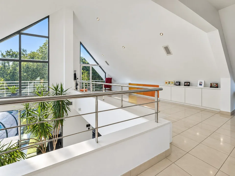 Außergewöhnliche Villa mit Lift und Innenpool – 5 Minuten von Basel – Foto 12 von 17