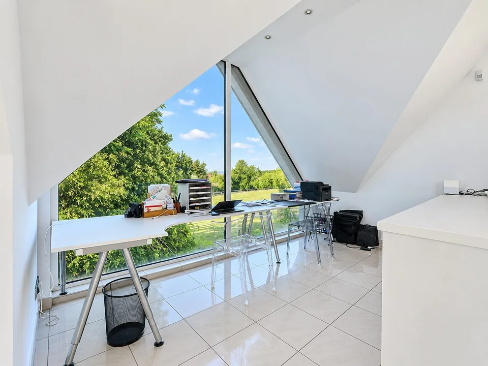 Außergewöhnliche Villa mit Lift und Innenpool – 5 Minuten von Basel – Foto 17 von 17