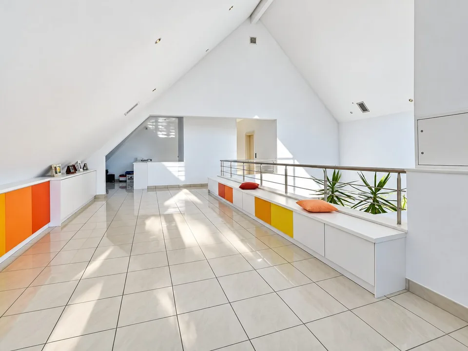 Außergewöhnliche Villa mit Lift und Innenpool – 5 Minuten von Basel – Foto 16 von 17