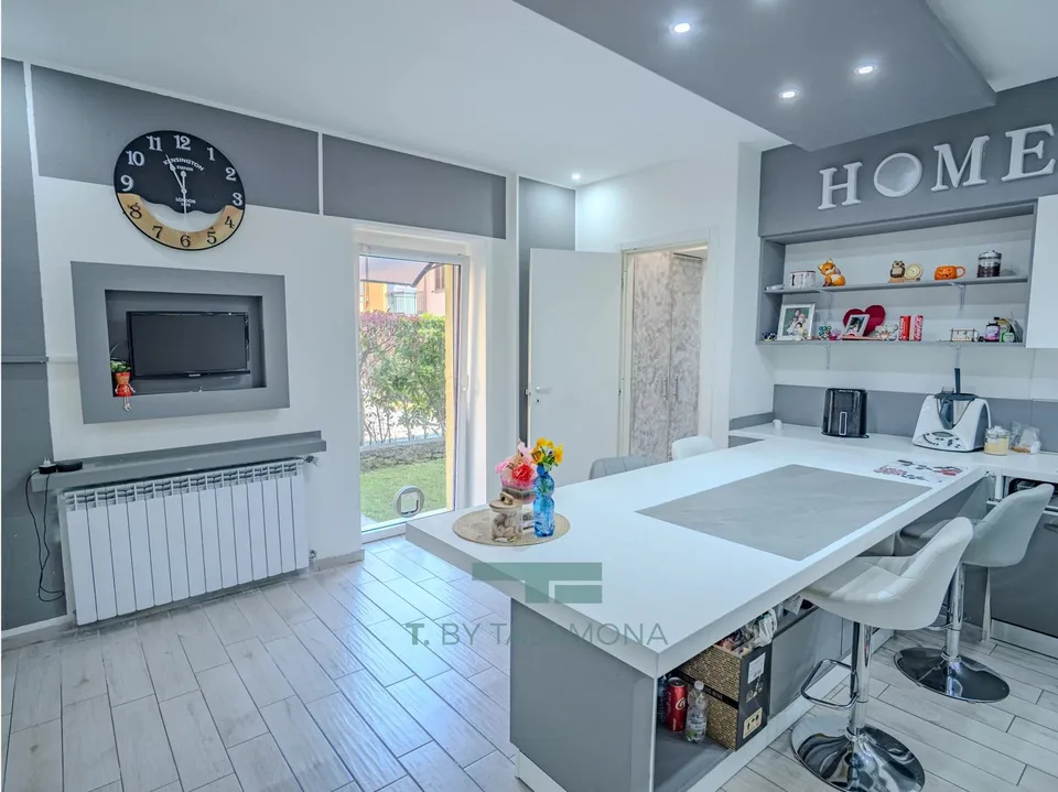 Mezza casa con giardino privato, a pochi passi dal centro di Luino – foto 3 di 13